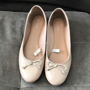 Nude ballerina flats